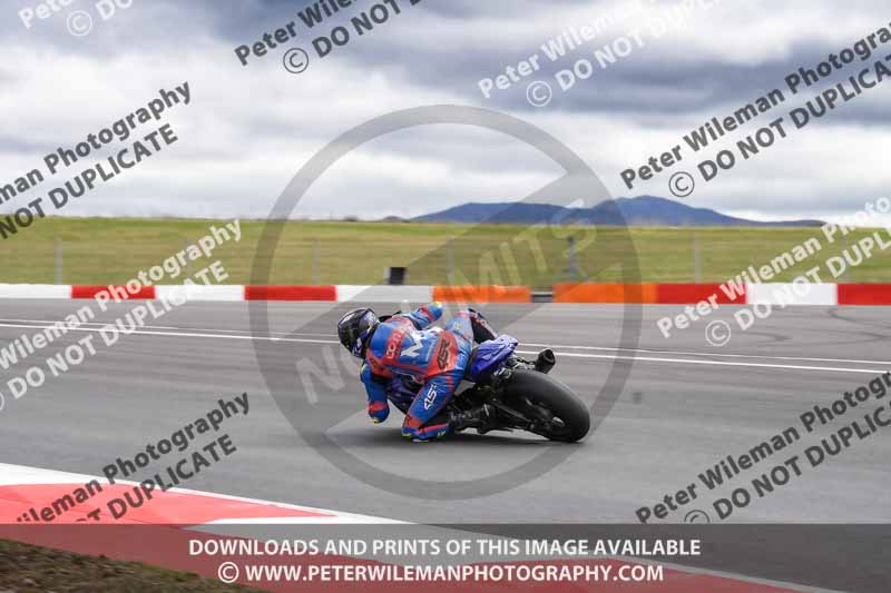cadwell no limits trackday;cadwell park;cadwell park photographs;cadwell trackday photographs;enduro digital images;event digital images;eventdigitalimages;navarra;no limits trackdays;peter wileman photography;racing digital images;trackday digital images;trackday photos